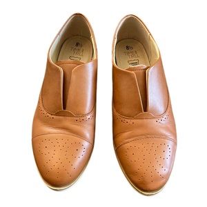 Time and Tru brown lace less oxfords 8.5